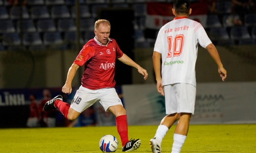 Premier league legends shine in vietnam