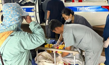 Sản phụ sinh con trên xe cảnh sát