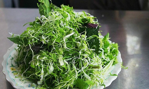 Nhiễm sán dây dài 3 mét do thói quen ăn rau sống