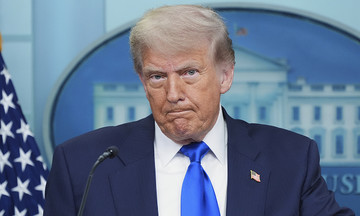 Ông Trump cảnh báo DOGE có thể 'nuốt chửng' Elon Musk