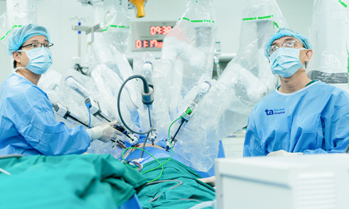 Adrenal gland tumor removed with robotic surgery