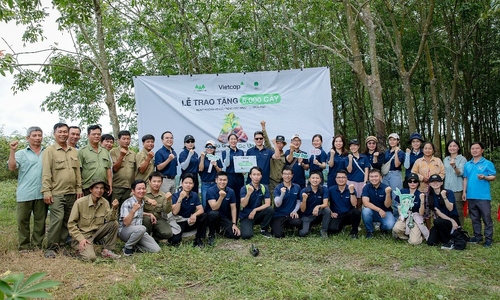 Vietcap tặng 6.000 cây xanh tại rừng phòng hộ Dầu Tiếng