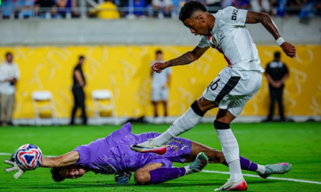 Pha cứu thua gây sốt của thủ thành Al Hilal trước Man City