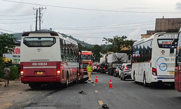 Xe giường nằm vượt ẩu, tông thiếu niên đi xe máy tử vong