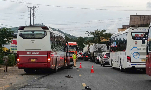 Xe giường nằm vượt ẩu, tông thiếu niên đi xe máy tử vong