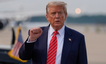 Tập đoàn Mỹ chi 16 triệu USD để dàn xếp vụ kiện với ông Trump
