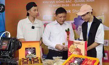 'Lãnh đạo livestream bán hàng là hình thức tiếp thị chính quyền văn minh'