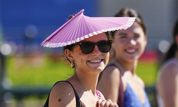 Cuộc sống dưới nắng nóng 40 độ C ở châu Âu