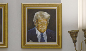 Bang Mỹ đổi ảnh chân dung ông Trump sau khi bị chê