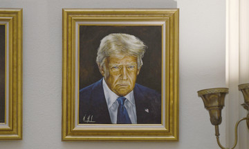 Bang Mỹ đổi ảnh chân dung ông Trump sau khi bị chê