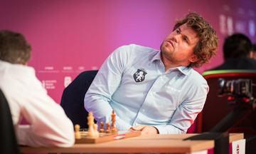 Đại kiện tướng đồng ý hòa khi đang thắng thế Carlsen