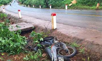 Hai thiếu nữ tử vong bên đường