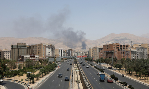 Iran mở lại không phận