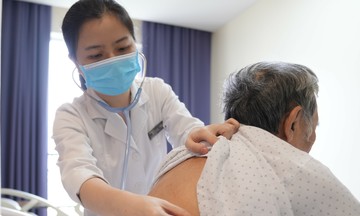 Cụ ông suy hô hấp do Covid-19 kèm đa bệnh lý