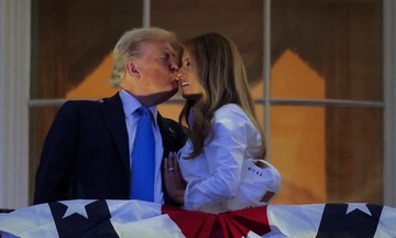 Ông Trump cùng bà Melania ngắm pháo hoa quốc khánh Mỹ