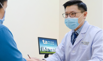 Phát hiện ung thư vú di căn từ dấu hiệu tụt nhũ hoa