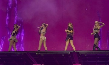 Blackpink 'bùng nổ' ở concert tái xuất
