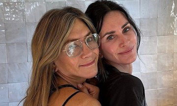 Tình bạn 30 năm của Jennifer Aniston và Courteney Cox