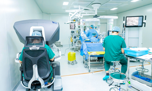 Robotic surgery removes colon cancer tumor