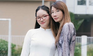Cô gái giành cú đúp thủ khoa chuyên Anh ở Hà Nội