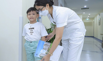 Thắc mắc về liệu pháp tiêm hormone tăng trưởng ở trẻ