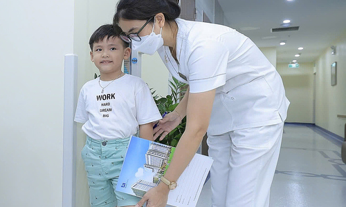 Thắc mắc về liệu pháp tiêm hormone tăng trưởng ở trẻ