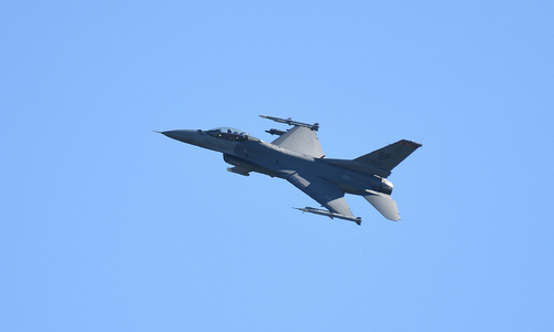 Tiêm kích F-16 chặn máy bay gần sân golf của ông Trump