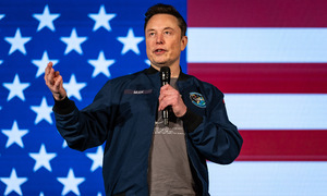 Quỹ đầu tư Tesla hoãn niêm yết vì Musk lập 'đảng Mỹ'