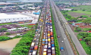 Indian highway authority blames commuters for 40-hour traffic jam