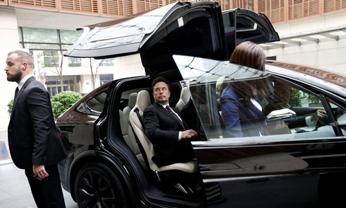 Cổ phiếu Tesla giảm giá vì Elon Musk lập đảng mới