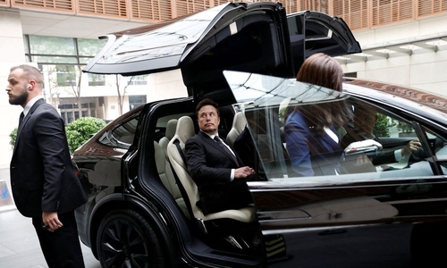 Cổ phiếu Tesla giảm giá vì Elon Musk lập đảng mới