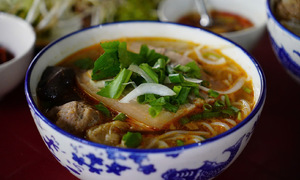 6 quán bún bò nên thử khi đến Huế