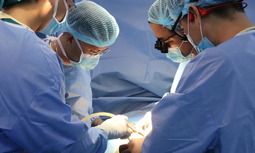 Mẹ hiến tạng cứu con gái bị suy thận giai đoạn cuối