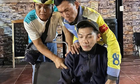 Lén quay video ân ái với đồng nghiệp rồi tống tình, tiền