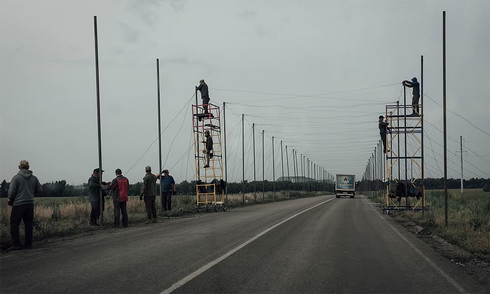 Ukraine uses fishing nets to protect Donetsk supply routes