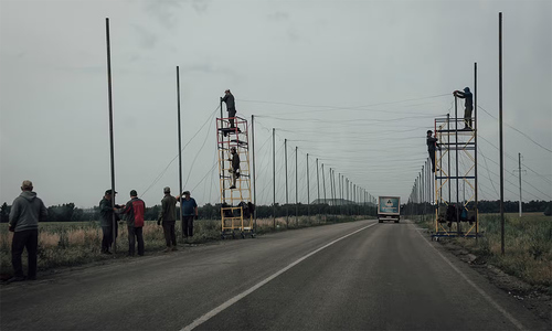 Ukraine uses fishing nets to protect Donetsk supply routes