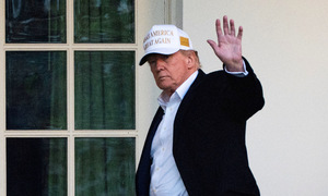 Ông Trump lệnh sớm cắt trợ cấp điện gió và mặt trời