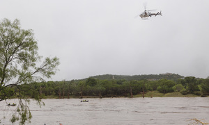 Trực thăng va chạm drone khi cứu trợ lũ lụt ở Texas