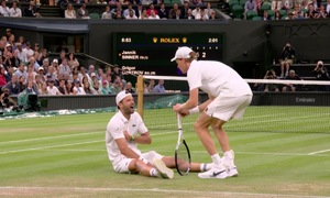 Dimitrov bỏ cuộc khi dẫn Sinner hai set ở Wimbledon