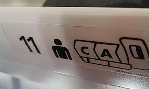 Vì sao có vài chữ số không được sử dụng trên ghế máy bay?