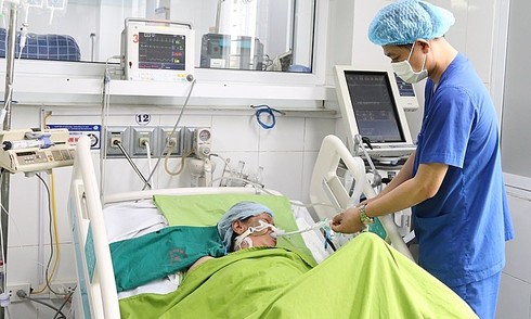 Làm việc dưới trời nắng nhiều giờ, người phụ nữ nguy kịch