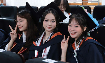 Tân cử nhân Ngôn ngữ Anh nhận lương tháng 10-15 triệu đồng