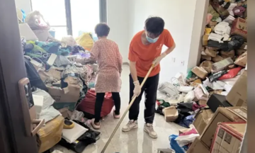 Mua đồ chất kín nhà vì sợ người khác vay tiền
