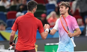Djokovic chạm trán bạn đánh tập ở tứ kết Wimbledon
