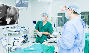 Hơi thở có mùi do túi thừa thực quản