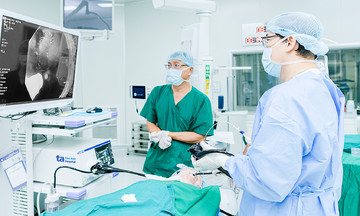 Hơi thở có mùi do túi thừa thực quản