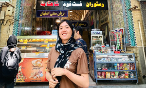 Nữ khách một mình ở Iran giữa chiến sự