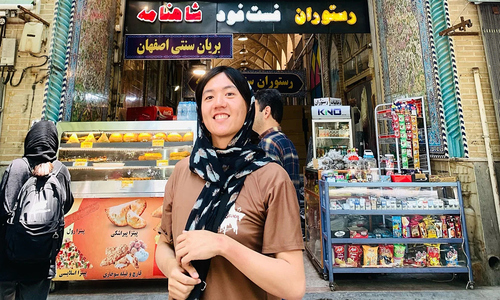 Nữ khách một mình ở Iran giữa chiến sự