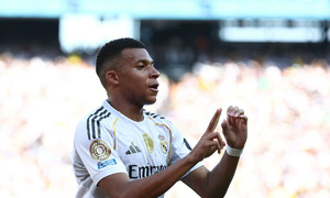 Đồ ăn hỏng khiến Mbappe nhập viện và sụt 5 kg
