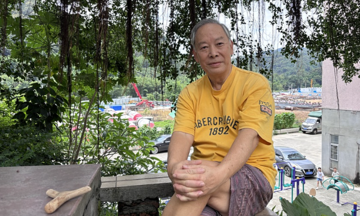 Mắc kẹt với nhà hoang